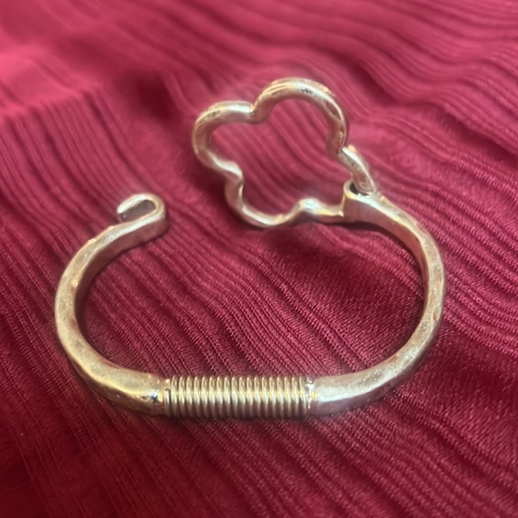 Retractable Bangle - Picture 15 of 16